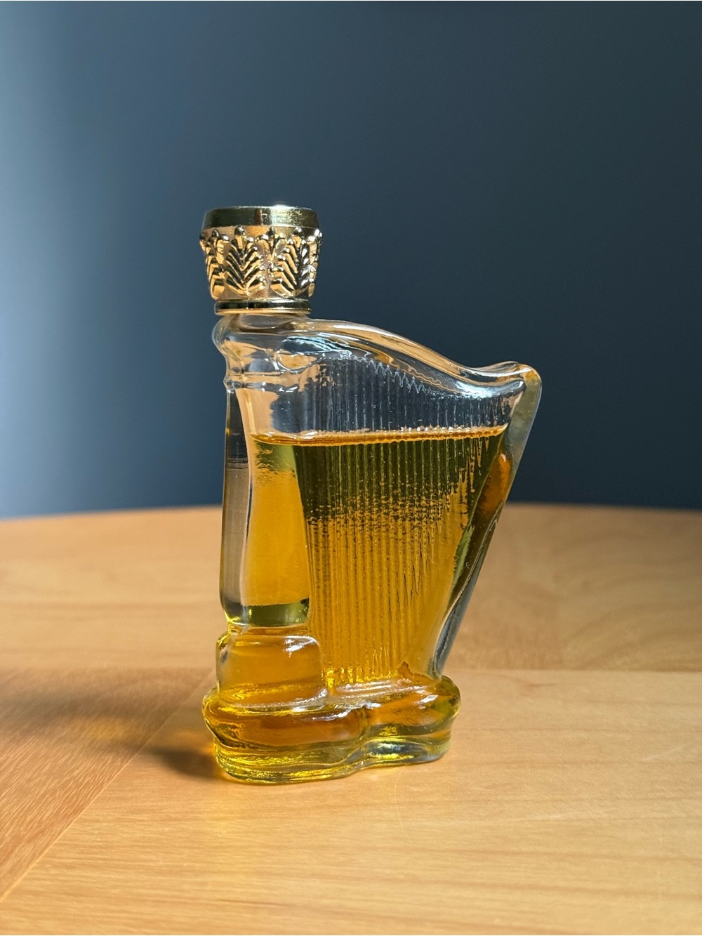 Vintage c1970s Near Full Heavenly Music Harp Shaped Cologne Bottle by AVON - Picture 3 of 15